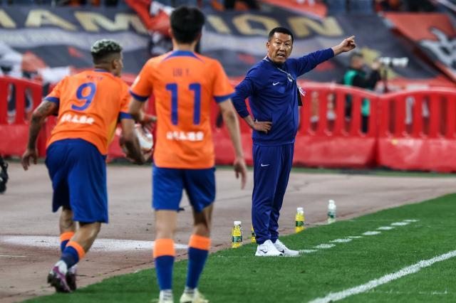 华体会下载-泰山开局又被打懵！5场丢13球 创队史中超最惨失利